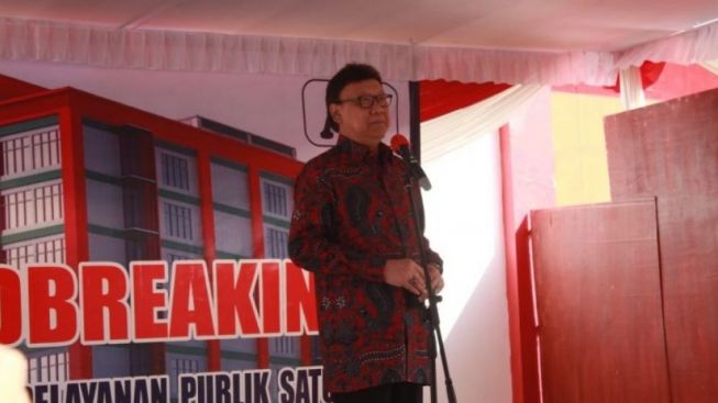 Tjahjo Kumolo Sumbangkan Gaji dan Tunjangan Selama Jadi Menteri untuk Panti Asuhan dan Pondok Pesantren