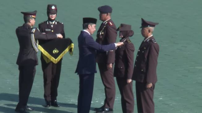 Presiden Anugerahkan Bintang Bhayangkara Nararya pada 3 Polisi