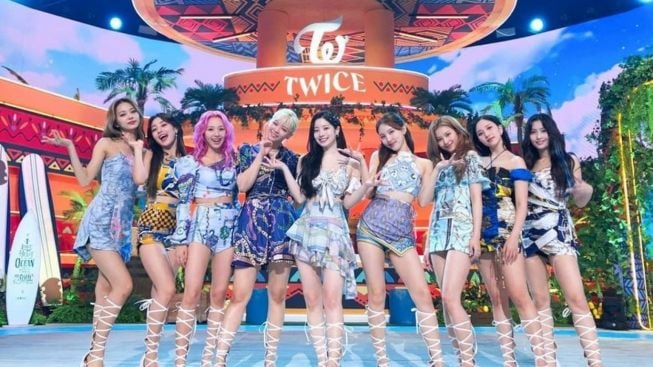 TWICE Dominasi Chart iTunes Dunia dengan Album Jepang 'Celebrate'