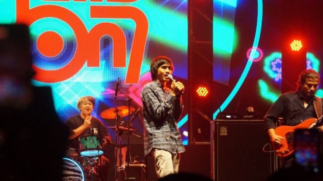 Comeback di Jogja VW Festival, Benarkah Sheila On 7 Pakai Desta Sebagai Drummer?