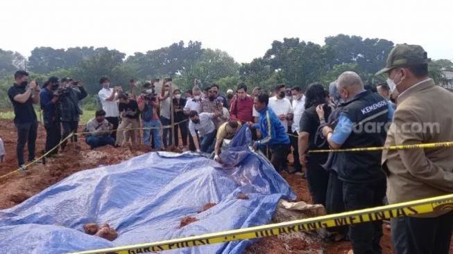 JNE Berani Kubur Bansos di Lahan Miliknya Tanpa Izin, Rudi Samin: Dibekingi Oknum TNI