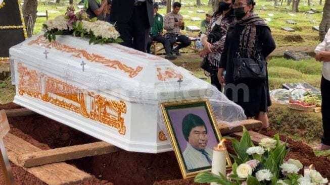 Eddy Gombloh Sempat Buka Mata dan Bilang I Love You pada Si Bungsu, Lalu Hembuskan Nafas Terakhir