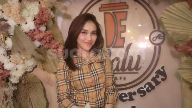 Hesti Purwadinata Khawatir Ayu Ting Ting Sulit Dapat Jodoh