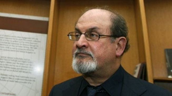 Salman Rushdie, Penulis Buku Ayat-ayat Setan Ditikam di New York, Kondisinya Kritis