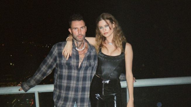 Hubungan Gelapnya Terbongkar, Anak Ketiga Adam Levine Bakal Pakai Nama Selingkuhan?