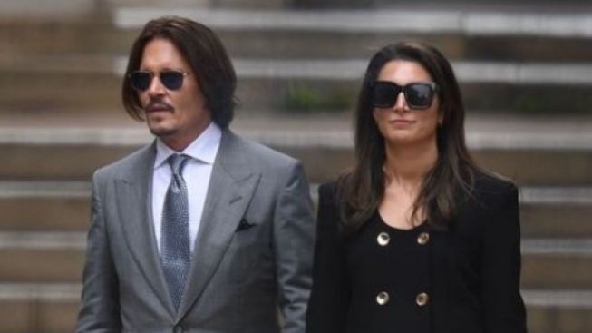 Johnny Depp Pacari Pengacaranya yang Masih Bersuami