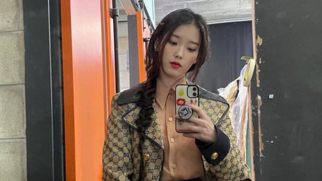 Solois IU Mencatatkan Lagu Kelima yang Raih 100 juta Streaming di Spotify