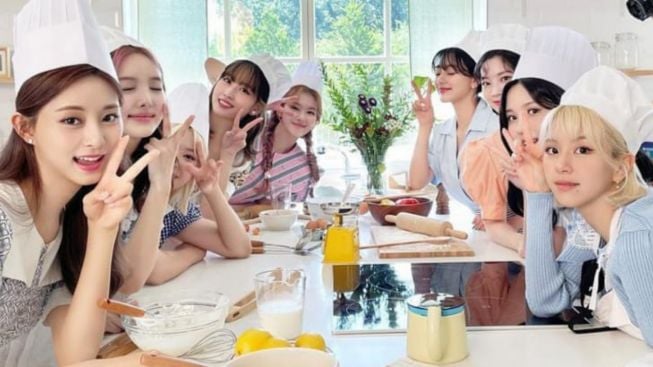 Rekor Baru TWICE: Bertahan selama 7 Minggu di Billboard 200 dengan Album BETWEEN 1&2