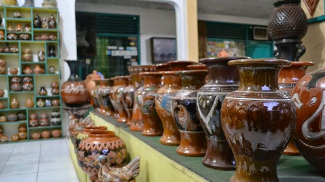 Hati-Hati! Begini Modus Pameran Guci, Lukisan dan Keris yang Sedang Ramai di Tiktok