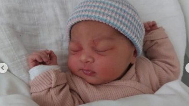 Banjir Ucapan Selamat, Anak Gracia Indri dan Jeffrey Slijpen Akhirnya Lahir di Belanda