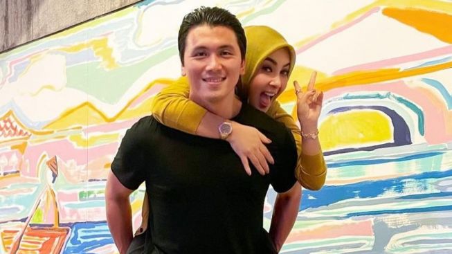 Suami Tajir Melintir, Syahrini Kena Hujat Netizen Gara-gara Kirim Hampers Lebaran Ini: Cuma Segitu, Kirain Mau Kasih...