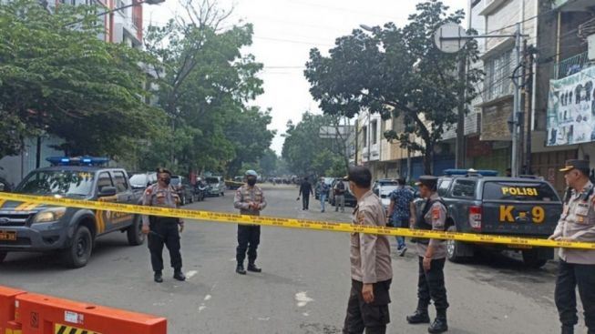 Bandung Diteror Bom Bunuh Diri di Mapolsek Astanaanyar, 1 Pelaku Tewas di TKP