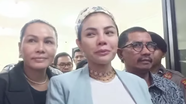 Nikita Mirzani Nangis Gara-gara Dito Mahendra Mangkir Sidang: Saya Harus Nunggu Berapa Lama Lagi?