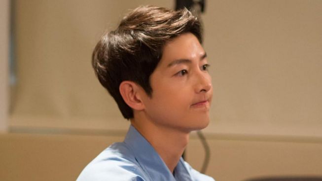 Reaksi Orang Tua Song Joong Ki Saat Tahu Anaknya Menghamili Bule Inggris