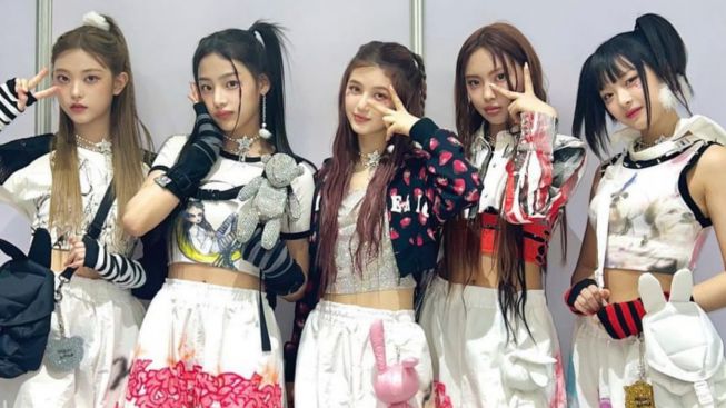 Dua Lagu NewJeans Masih Bertahan di Billboard Hot 100: Simak Posisi BLACKPINK, TXT, TWICE, LE SSERAFIM dan IVE