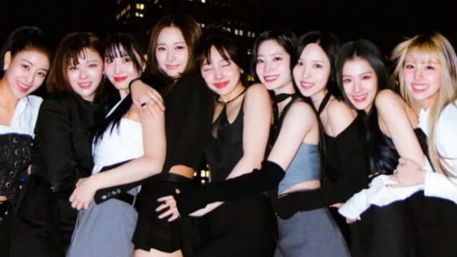 TWICE Buat Sejarah Baru di Billboard Chart Amerika dengan Album READY TO BE