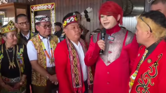 Pesulap Merah Dibentak Saat Jalani Sidang Hukum Adat Karena Ragukan Kesaktian Ida Dayak