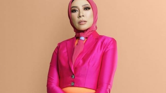 Ogah Disebut Hijrah, Ini Alasan Melly Goeslaw Mantap Berhijab