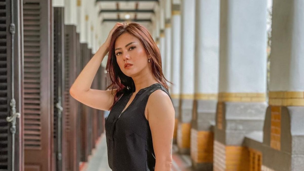 Nita Gunawan di Lawang Sewu [Instagram @nitagunawan09]