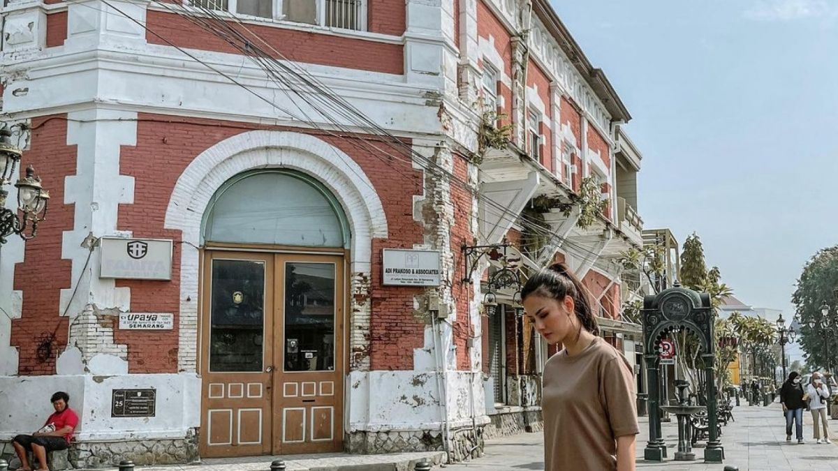 Nita Gunawan di Kota Lama Semarang [Instagram @nitagunawan09]
