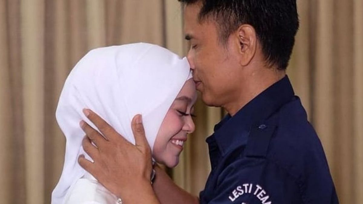 Potret Kedekatan Lesti Kejora dan Ayah (instagram/@ayah_kejora)