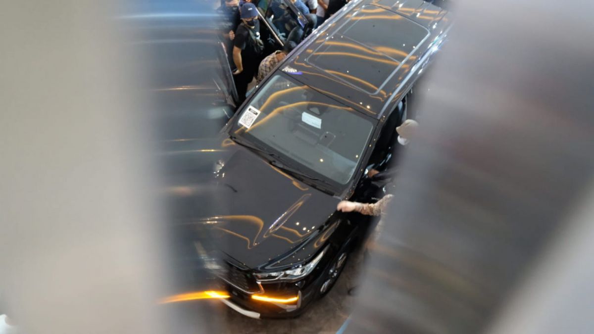 Cek satu persatu harga All New Kijang Innova Zenix Hybrid mulai dari Rp 425 juta - Rp 622 juta, di mana mobil ini paling ramai saat pembukaan di GIIAS Semarang. [Sendhang Daaru (Semarang.suara.com)]