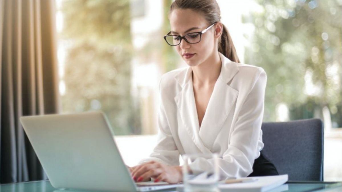 Ilustrasi cara cek kuota formasi Rekrutmen Bersama BUMN Batch 2 (Pexels)