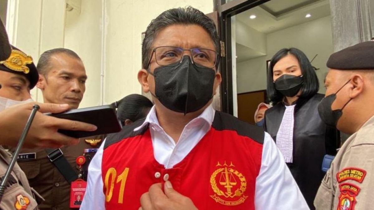 Ferdy Sambo usai menjalani sidang di Pengadilan Negeri Jakarta Selatan, Selasa (29/11/2022). [Suara.com/Yosea]