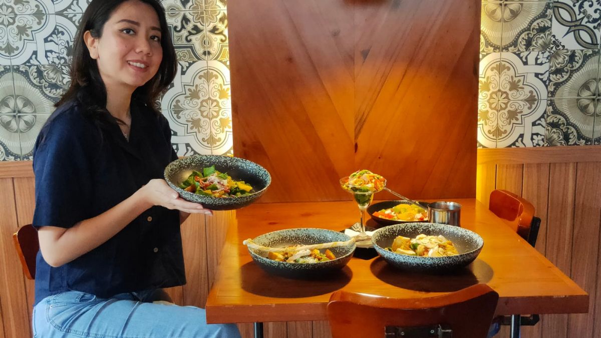 Grace Gunawan Owner Commoro Resto Semarang dengan menu back to basic. [Semarang.suara.com]