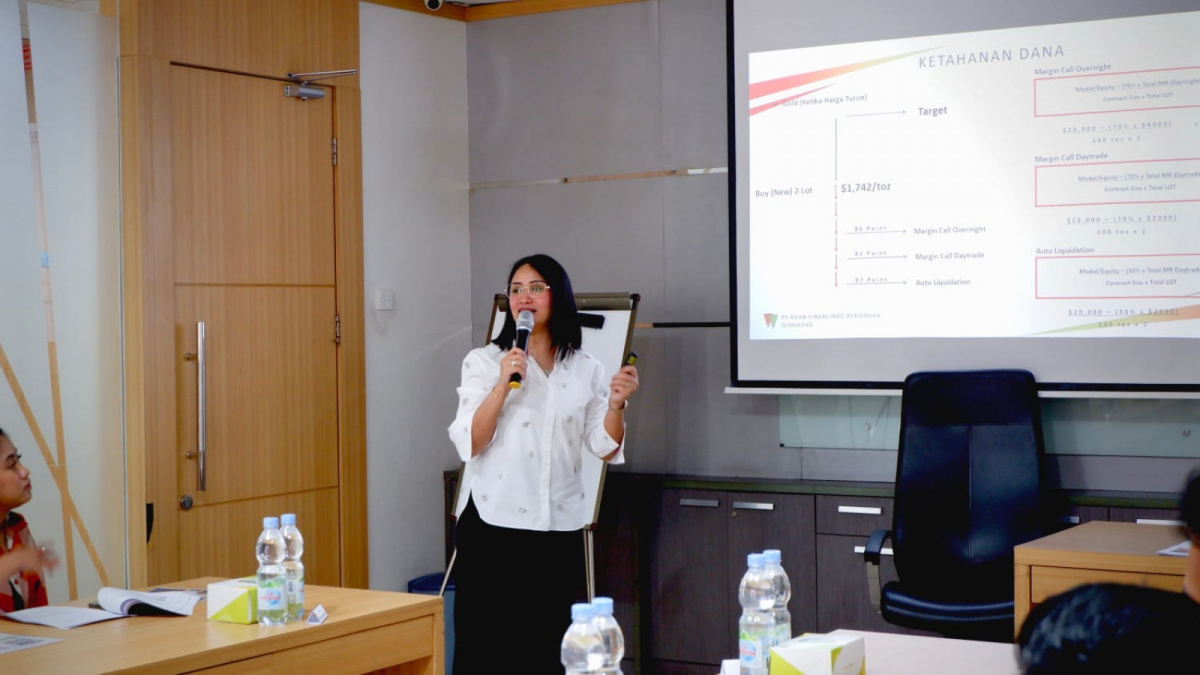 RFB Semarang Perkenalkan Trading Experience Center. [Semarang.suara.com]