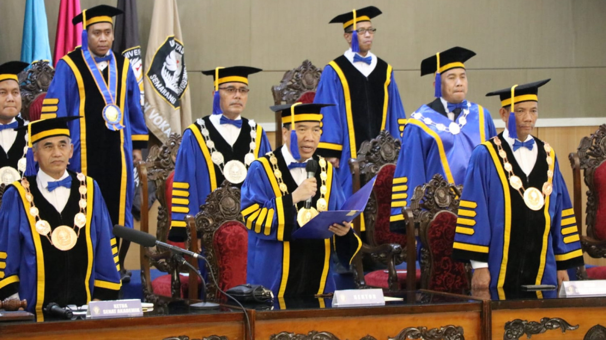 Apakah UGM, Undip atau UNS, Kampus Terbesar di Jawa Tengah Ini Rekor Kukuhkan 42 Guru Besar Secara Bersama. [Dok Undip]