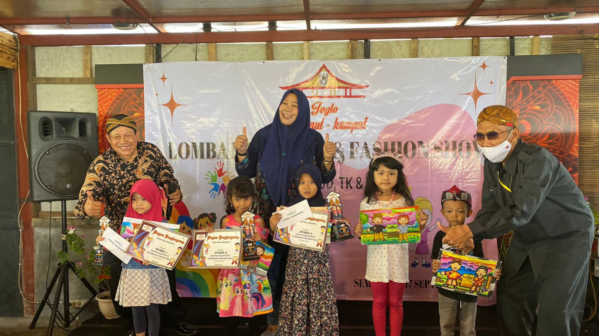 Lomba Fashion Show dan Mewarnai Tingkat PAUD TK SD di Joglo Kumpul Kumpul Semarang. [Semarang.suara.com]