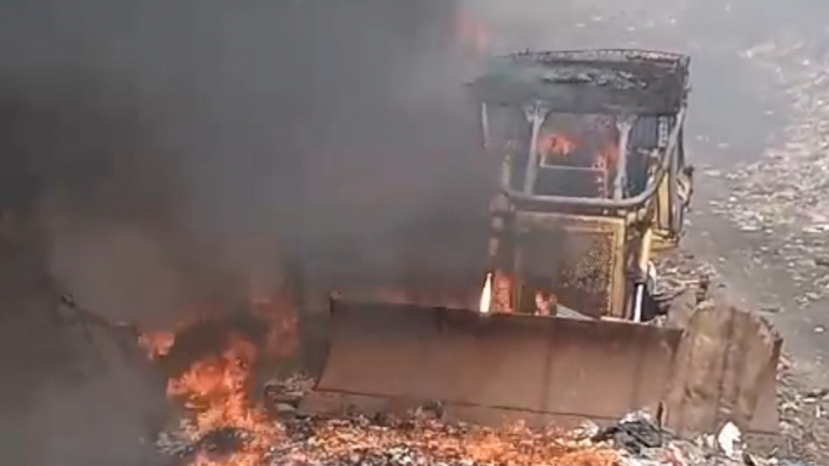 TPA Jatibarang Kembali Terbakar, Kali Ini Malahap Kandang Sapi. [Dok Semarang.suara.com]