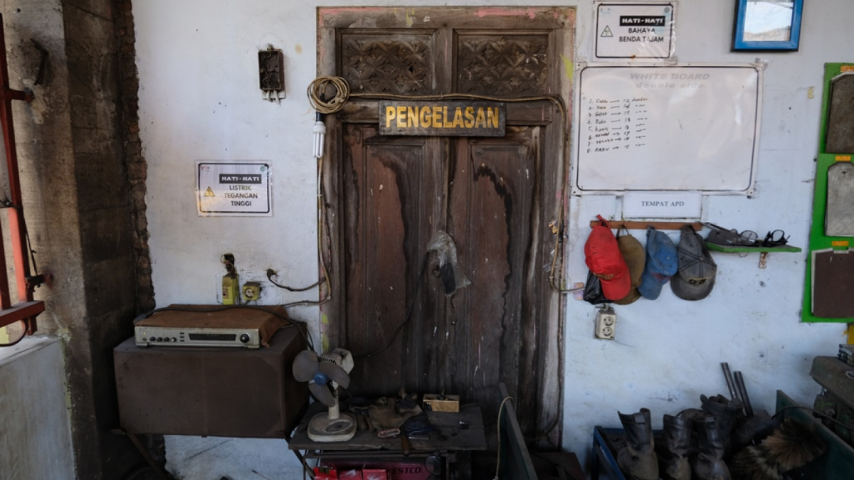 Ruang pengelasan yang tampak rapih dan ringkas sesuai program 5R dari YDBA [Suara Semarang/Diaz Abidin]