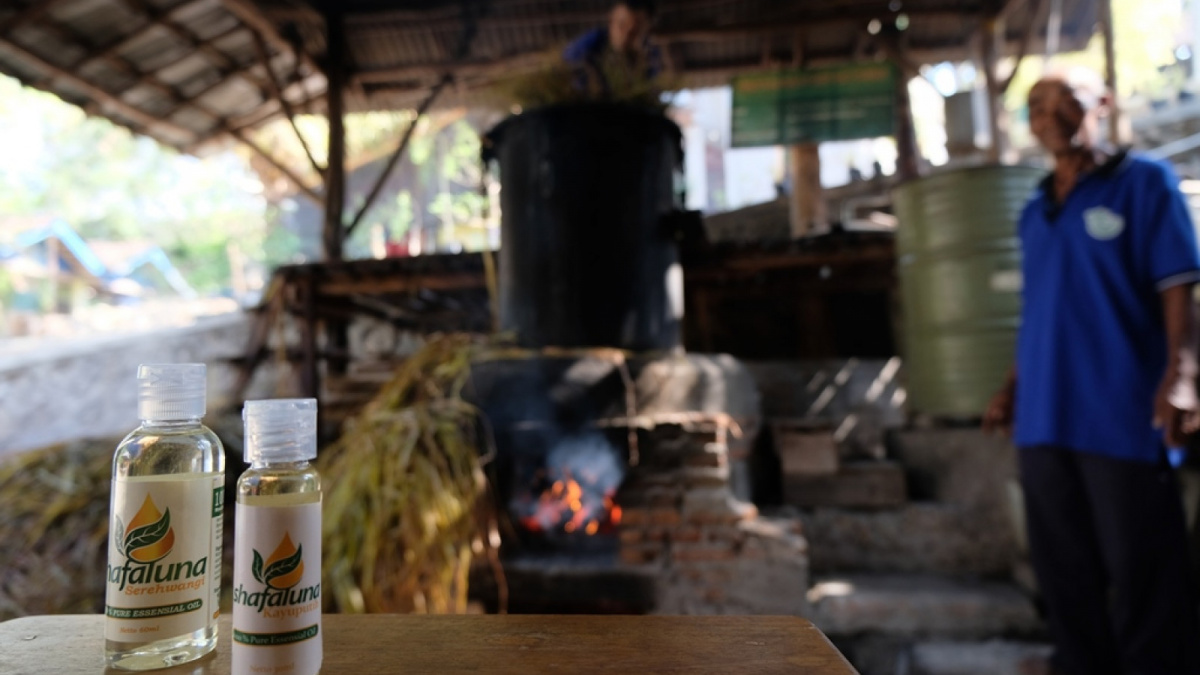 Minyak Atsiri Serai Wangi UMKM Shafaluna sudah dalam kemasan [Suara Semarang/Diaz Abidin]