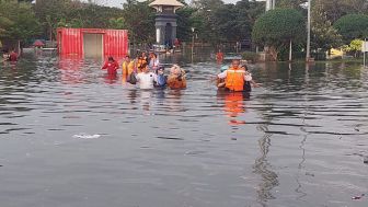 UPDATE Banjir Rob Semarang, Walikota Hendrar Prihadi Upayakan Tanggul Darurat