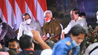 Petani Gelar Syukuran Hasil Bumi Bersama Jokowi dan Ganjar di Batang