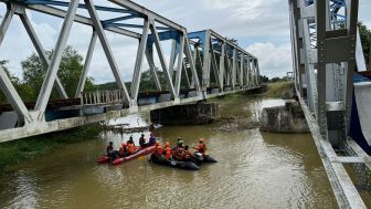 Mancing di Lintasan Kereta Api, Warga Pekalongan Tersambar KA hingga Jatuh Sungai