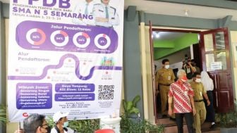 Ganjar Pranowo Sidak PPDB SMAN 5 Semarang, Begini Hasilnya