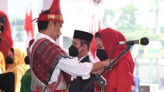 Istri Walikota Semarang Terima Penghargaan Satyalencana Wira Karya dari Presiden Jokowi