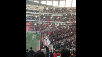 Pagar Besi Jakarta International Stadium Roboh, Netizen: Pengaman Kok Gak Aman?