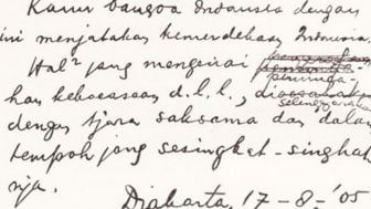 Sejarah Naskah Teks Proklamasi Kemerdekaan Indonesia, Kertas Asli Baru Diserahkan Tahun 1995 ke Arsip Nasional