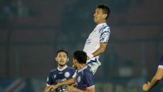 Statistik Arema FC vs PSIS Semarang Main Tanpa Striker di Babak Pertama