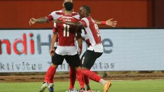 Epic Comeback, Madura United Kokoh di Puncak Klasemen Permalukan Persib Bandung di GBLA