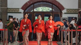 18 Tahun Selalu Rayakan HUT RI di Istana, Anne Avantie: Tahun Ini Saya Pilih Fashion Show Kemerdekaan di Stasiun Tawang Semarang