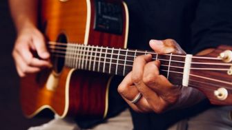 Terbaru Chord Gitar dan Lirik Lagu Ngobor Kodok Penyanyi Evi Shandra, Lirik Tarling Dermayu Cirebonan Sangat Mudah Dimainkan