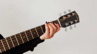 Chord Gitar dan Lirik Lagu Anak Kampung Cover Bulan Triana, Mudah dan Enak Dimainkan Ada Dalam Artikel Ini