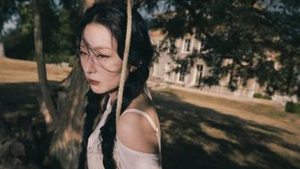 Foto Teaser Album Mini Pertama Seulgi Red Velvet Berkonsep Horor