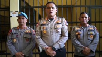 Viral Video Anggota Polisi Jilat Kue Ulang Tahun untuk TNI, Dua Nama Langsung Dikandang, Dirlantas Polda Papua Buru-buru Klarifikasi