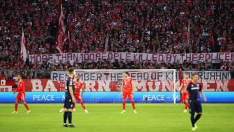 Lebih dari 100 Orang Dibunuh Polisi, Kami Mengenang Orang-orang yang Meninggal di Kanjuruhan, Pesan dari Fans Bayern Munich